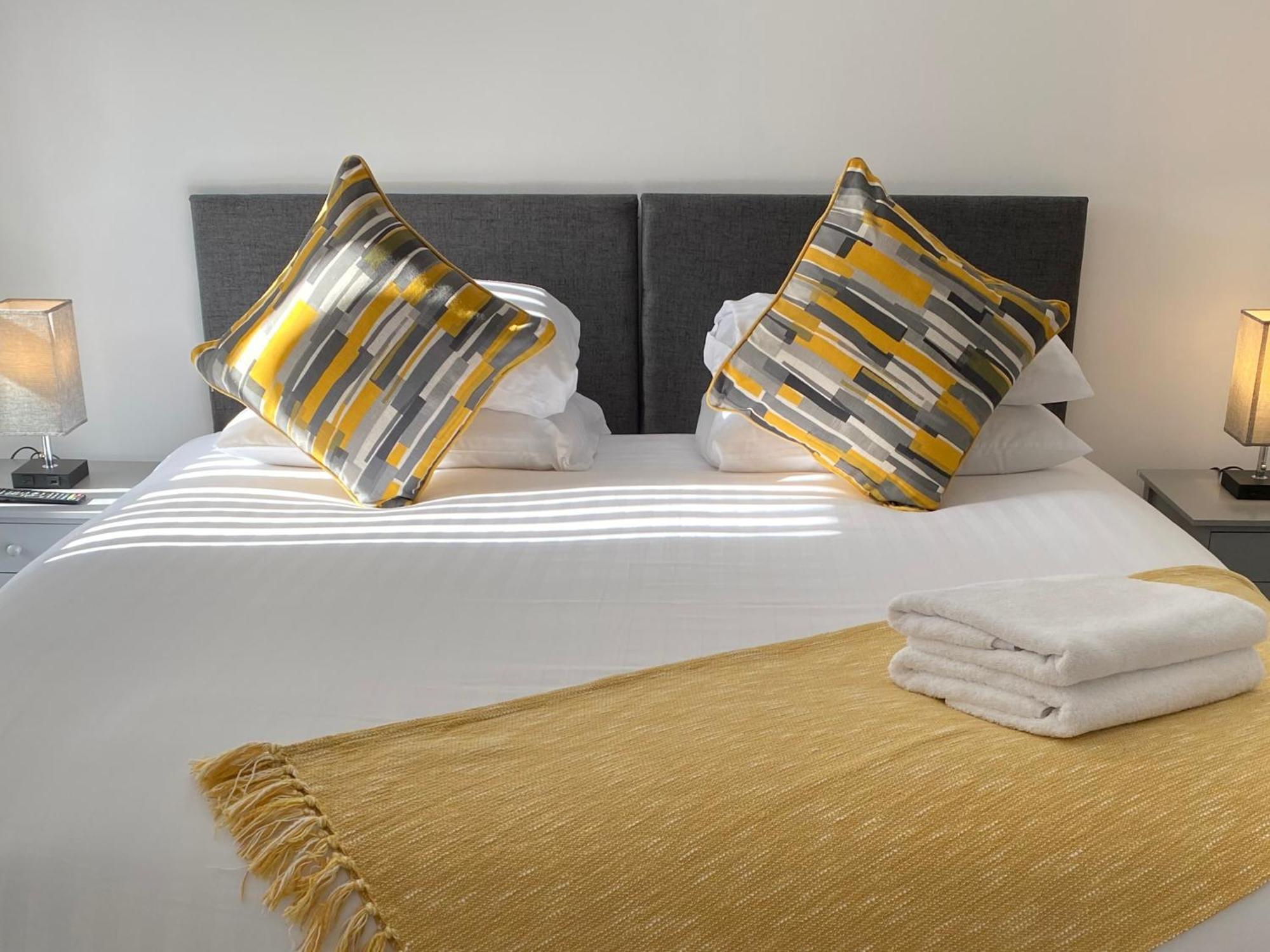 Eden Escapes Serviced Apartments Моркамб Екстериор снимка